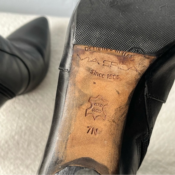 Pointed toe Via Spiga Black Heeled Boots with Sleek Silhouette - Picture 4 of 10